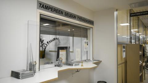 Sampola's customer service desk, with a glass front and magazines on the table.