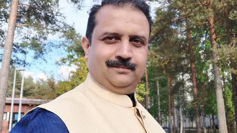 Tampere Talent Ambassador Heramb Kulkarni on a forested yard