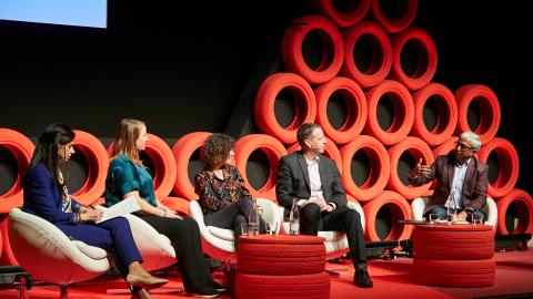 Paneelikeskustelijat Smart City World Expossa.