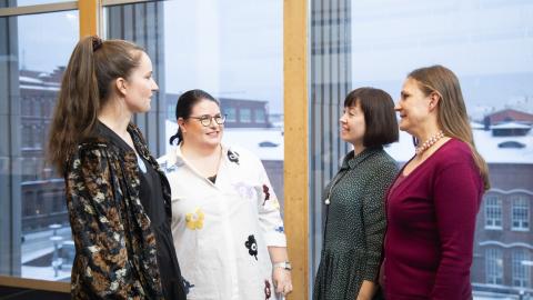 Peltolammi-Multisilta lähiöohjelman toimijat Henna Kuitunen, Maarit Vainikka, Sini Lempinen ja Jaana Nevalainen ryhmäkuvassa.. ja 