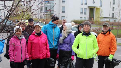 Photo of the whole city's clean-up team