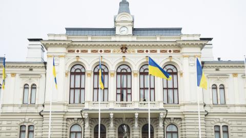 Ukraine flags in front of the Old town hall.
