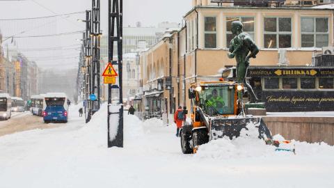 Plough tractor on Hämeensilta.