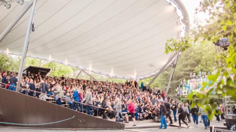 Pyynikin kesäteatterin katsomo.