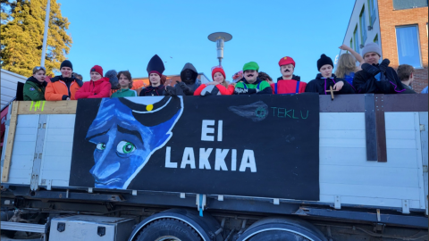 Abit lähdössä penkkariajelulle.