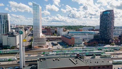 Illustration of a high building in Pakkahuoneenaukio.