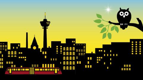 Museoiden yön juliste, jossa kaupunkisiluetti ja ratikka.