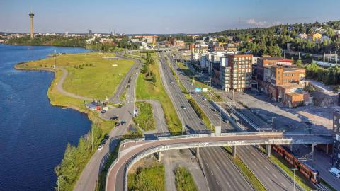 Näkymä lännestä päin Santalahden rantapuistoon.