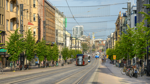 Ratikka ajaa pitkin hämeenkatua.