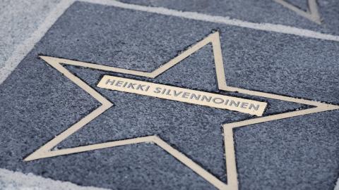 Tähtikadun tähti, jossa lukee Heikki Silvennoinen