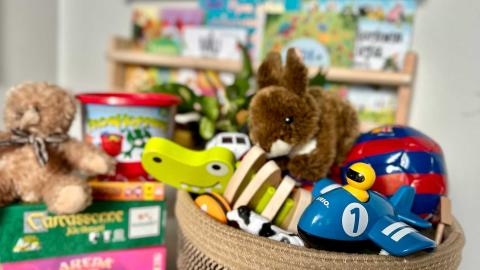 Leluja ja pelejä esillä.