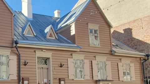 Tampere-Maja Tartossa auringonpaisteessa. 