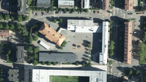 Tammelan koulu kuvattuna ilmasta.