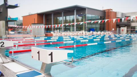 Maauimalan allas, ei ihmisiä.