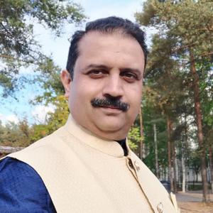 Tampere Talent Ambassador Heramb Kulkarni on a forested yard