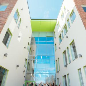 Tampereen teknillisen lukion sisäpiha.