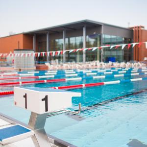 Maauimalan allas, ei ihmisiä.