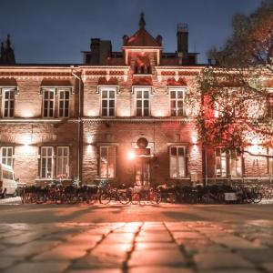 Tullikamari syksyisessä iltahämyssä.