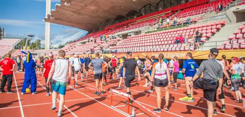 Athletes going to run in the stadium.
