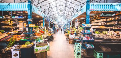 The shopping corridor and stalls on both sides of the Market Hall.
