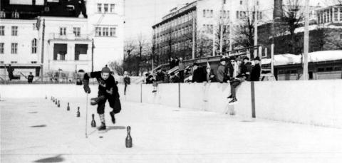Player practising moving the puck on Koulukatu ice rink.