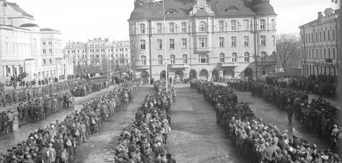 Prisoners gathered at Central Square in 1918.