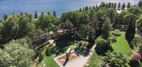 Eteläpuisto ilmasta Pyhäjärvelle päin kuvattuna aurinkoisena kesäpäivänä.