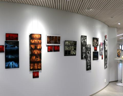 Sarjakuvataidetta Metson näyttelytilassa.