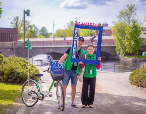 Tourist info guides on the banks of the Tammerkoski river