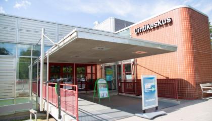 Tampere Swimming Centre entrance.