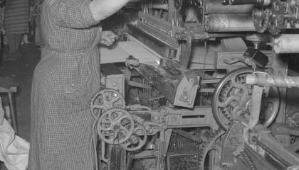 Kutoja työnsä ääressä Finlaysonilla 1930-luvulla.