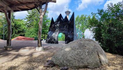 Tunteellinen siili Tiitiäisen satupuistossa.