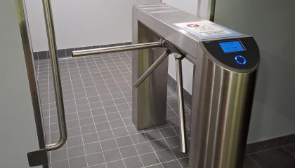 Swimming pool gate with access to the changing room.