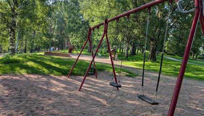 Eteläpuiston leikkipaikka.