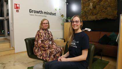 Tiina Leinonen (left) and Adéla Nováková.
