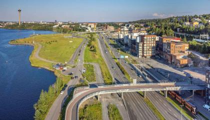 Näkymä lännestä päin Santalahden rantapuistoon.