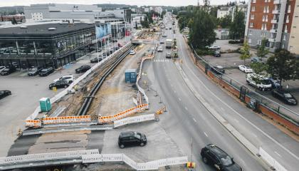 Ratikkatyömaata Hatanpään valtatiellä Hatanpään kohdalla.