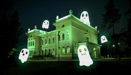 Piirroskummituksia leijuu Museo Milavidan rakennuksen yllä ja ympärillä. 