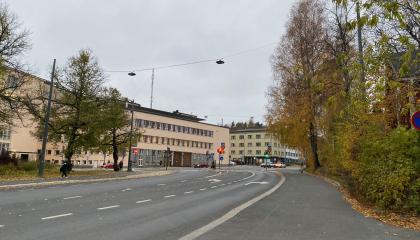Satakunnankadun ja Pirkankadun risteysalue syksyllä kuvattuna.