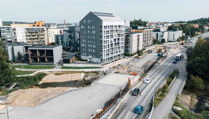 Ratikkatyömaata Härmälänojan sillan vaiheilla.