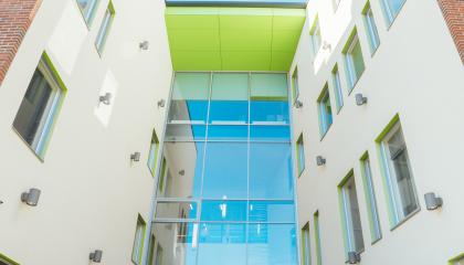 Tampereen teknillisen lukion sisäpiha.