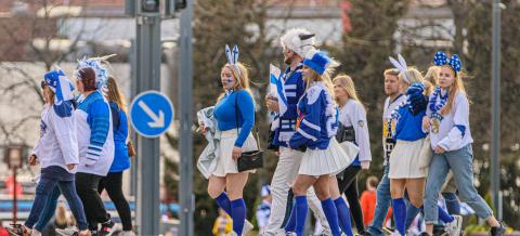Hockey fans in the center of Tampere.