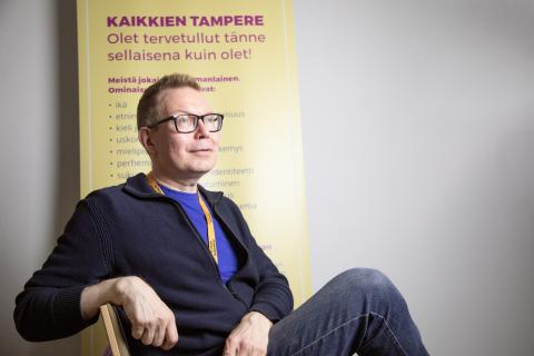 Mikko Ala-Kapee sits on a chair and looks up. 