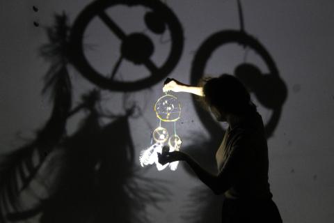 Kuva Taidekaaren varjoteatteripajasta