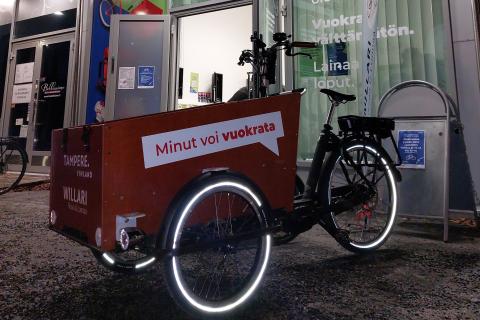 Cargo bike of Vuores with winter tyres.