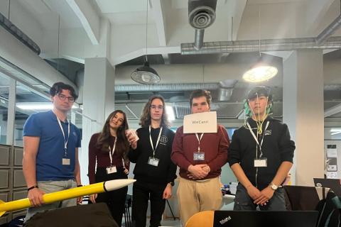 Kuvassa kisaan osallistuvat Clasun opiskelijat.