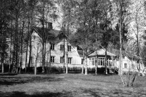 Haihara Manor as a two-storey building before the fire in the 1940s.