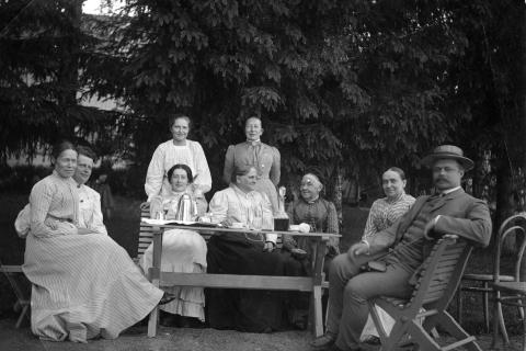 The hosts of Haihara Manor with their relatives in the park.