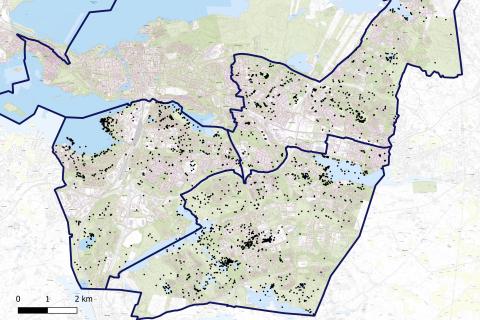 Map of the south, northeast and southeast of Tampere. The map has many black dots. The people of Tampere have marked places that are important and dear to them with dots.