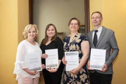 Petri Huhtala, Jussi Jantola, Sanna Kattelus, Eerikki Maula, Siniriikka Nevalainen, Tiina Partanen and Inga Pöntiö pose for the camera at Town Hall.